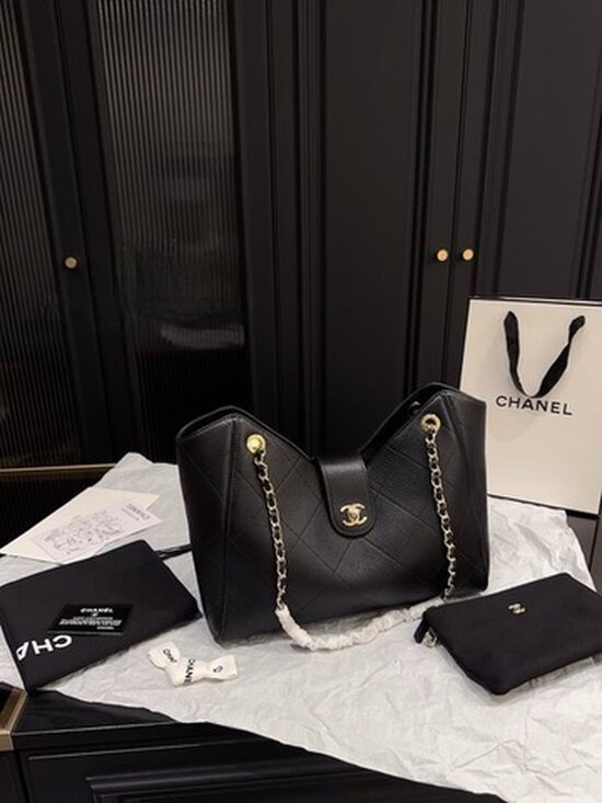 Luxury Handbags - Luxury CC 24P Large Caviar Shopping Tote w/ Pouch - GHW